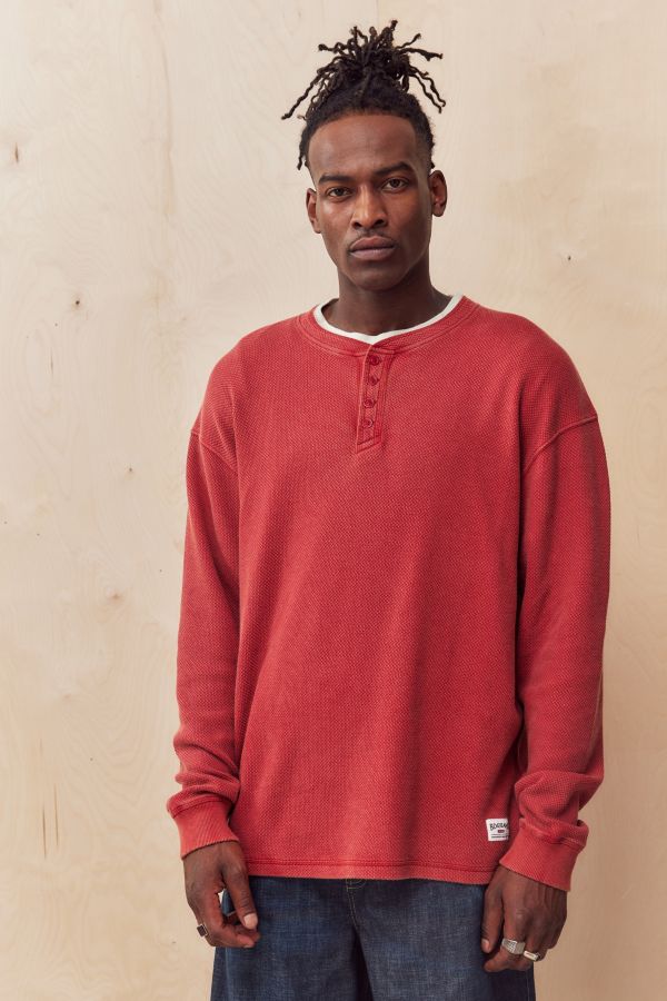 Vista diapositiva: 1: BDG Red Henley Long Sleeve T-Shirt