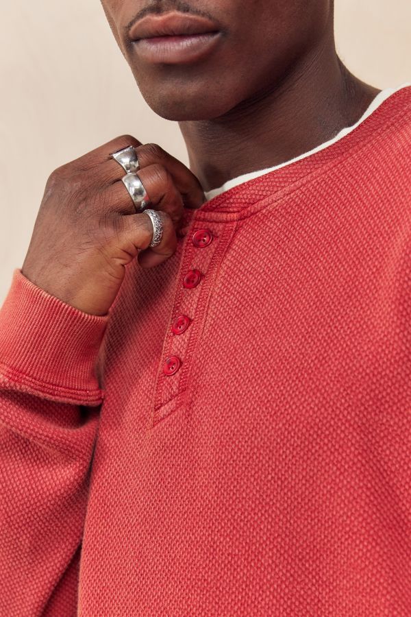 Slide View: 3: T-shirt à manches longues et col Henley rouge BDG