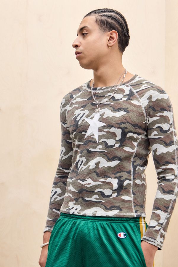 Slide View: 1: Jaded London UO Exklusiv Camo Starstruck Langarm Top