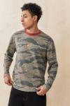 Thumbnail View 1: T-shirt à manches longues en gaufre camouflage UO