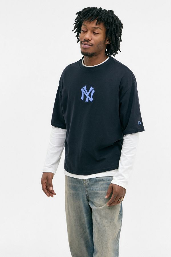 Vista diapositiva: 1: T-shirt New Era UO Esclusiva NY Yankees Blu Navy