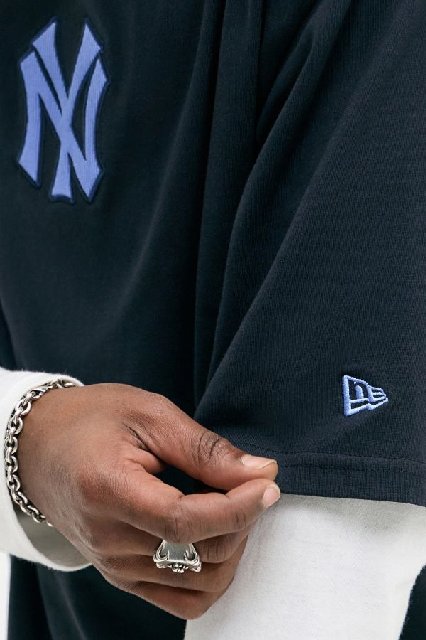 Vista diapositiva: 3: T-shirt New Era UO Esclusiva NY Yankees Blu Navy