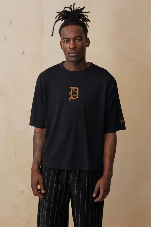 Slide View: 3: New Era UO Exclusive Black Detroit Tigers T-Shirt