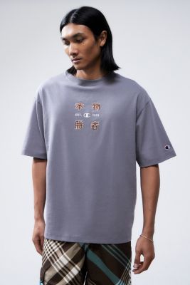 Camiseta Japonesa Concreta Champion UO Exclusiva