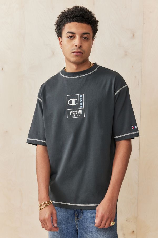 Vista diapositiva: 1: Champion UO Esclusiva Nera Contrasto Cucitura T-Shirt