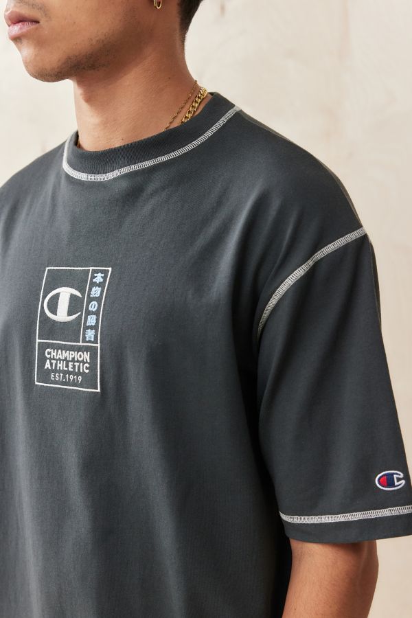 Vista diapositiva: 3: Champion UO Esclusiva Nera Contrasto Cucitura T-Shirt