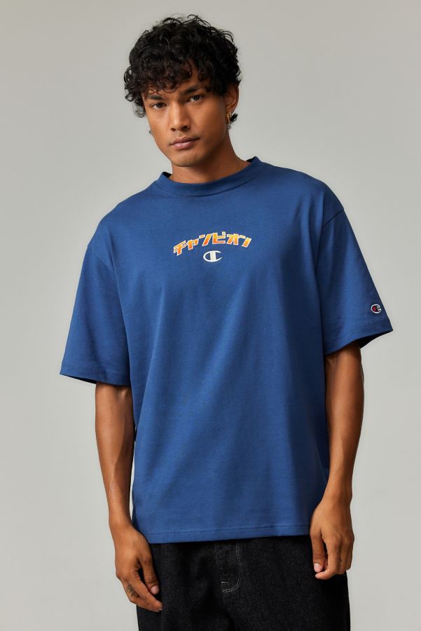 Slide View: 1: T-shirt Champion UO Exclusif Dégradé Bleu Marine Arc