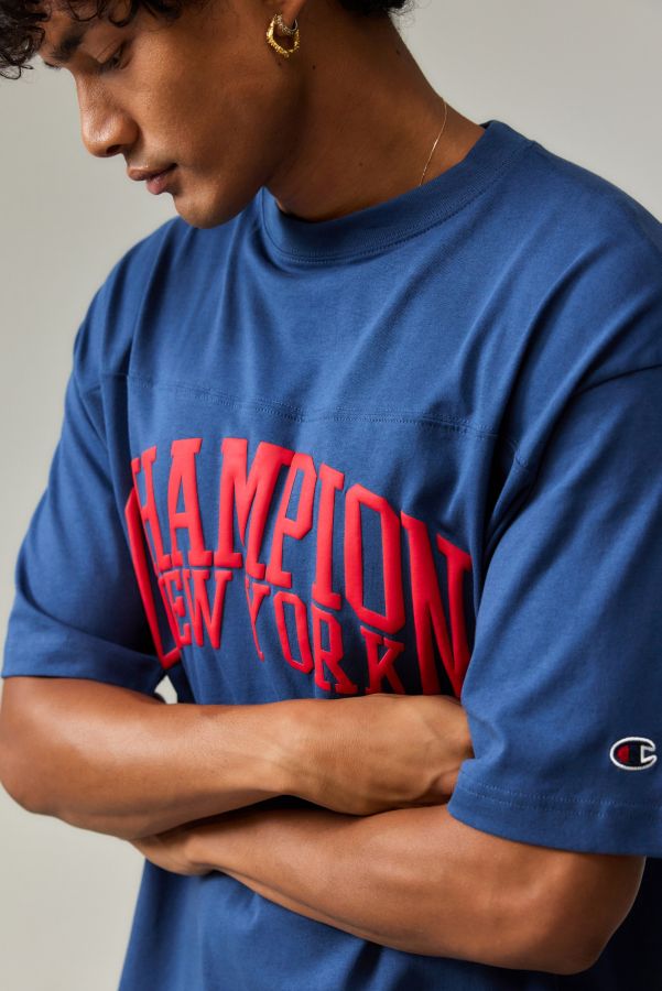 Vista de diapositivas: 2: Camiseta Navy Exclusiva de Champion UO