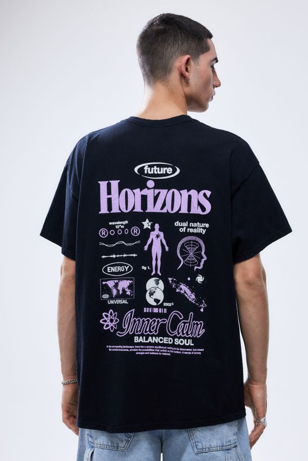 Slide View: 1: UO Schwarz Zukunft Horizonte T-Shirt