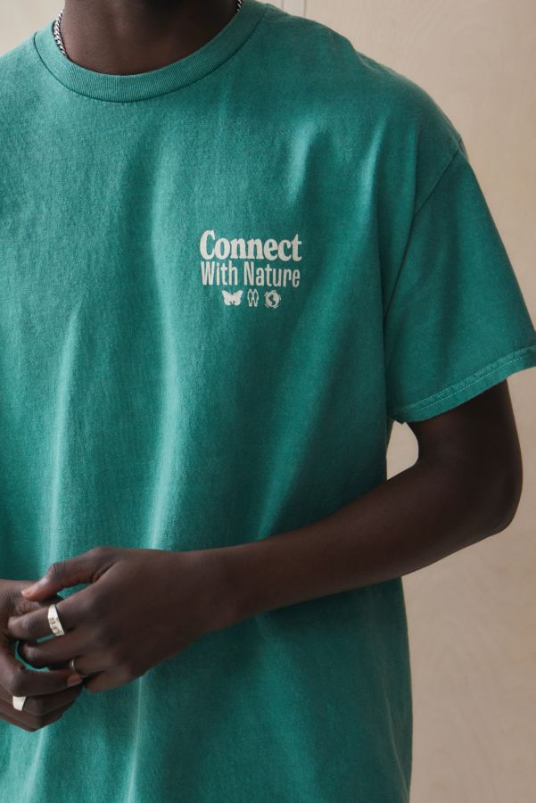 Slide View: 2: UO – T-Shirt „Connect With Nature“ in Grün 