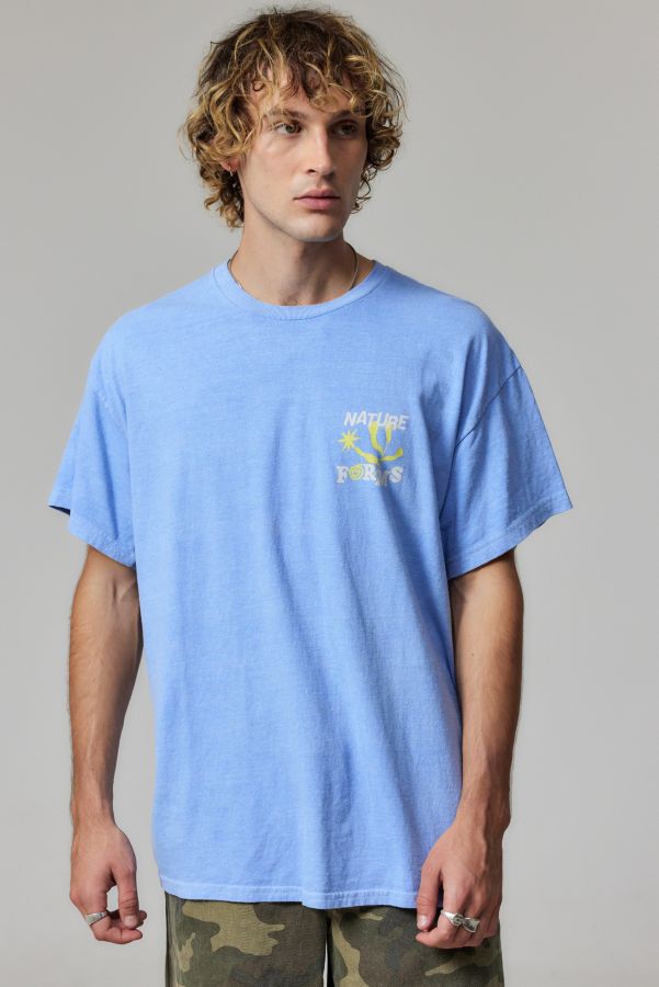 Slide View: 2: UO Blau Natur Formen T-Shirt