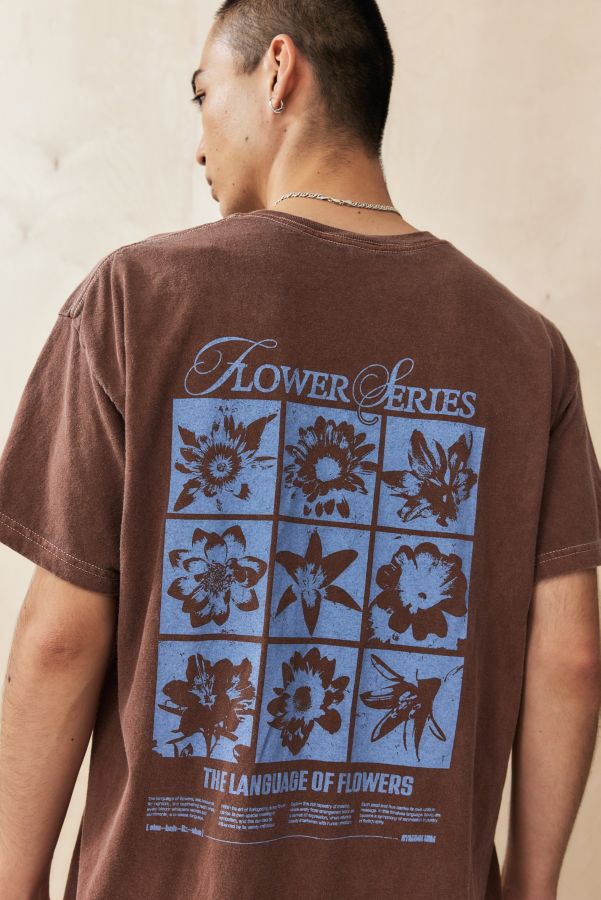 Slide View: 1: UO Braun Blume Serie T-Shirt