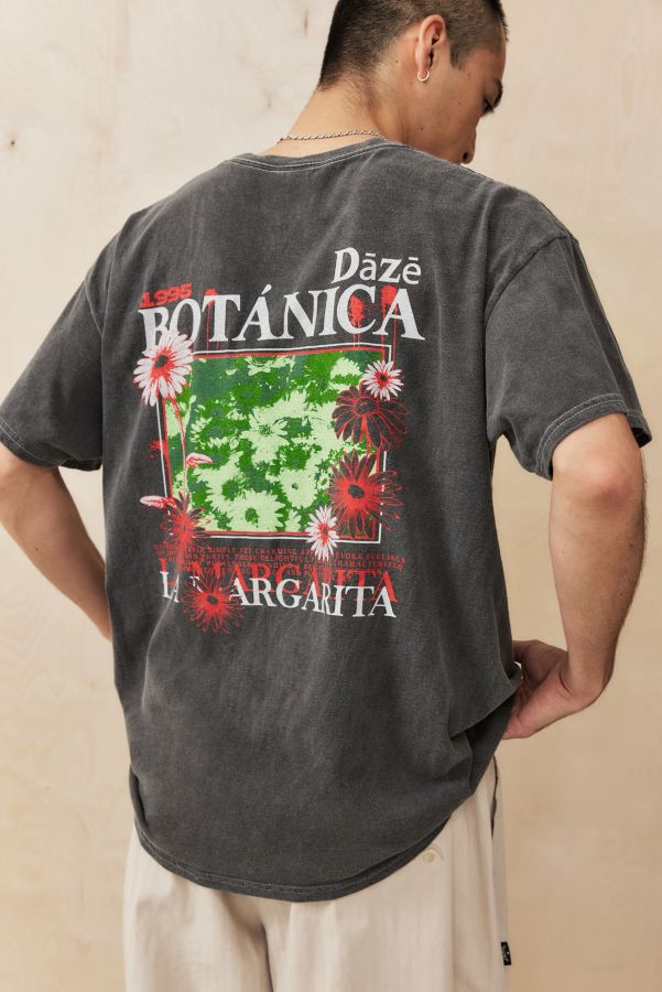 Slide View: 1: UO Schwarz Botanisches T-Shirt