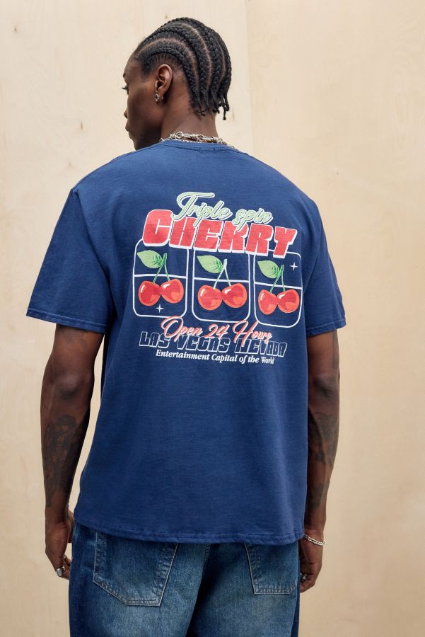 Slide View: 1: UO Bleu Marine Cerise Vegas T-Shirt