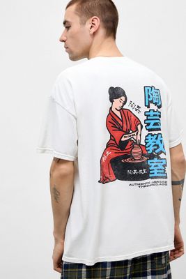 UO Asiatische Töpferei T-Shirt