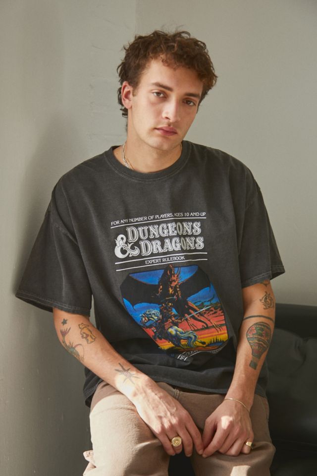 UO Washed Dungeons & Dragons T-Shirt | Urban Outfitters UK
