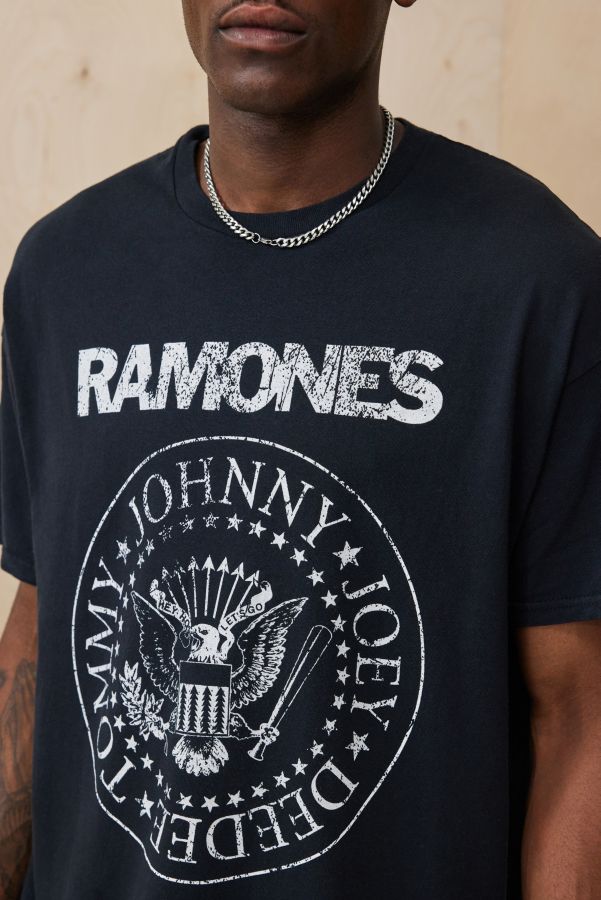 Slide View: 2: UO Die Ramones T-Shirt