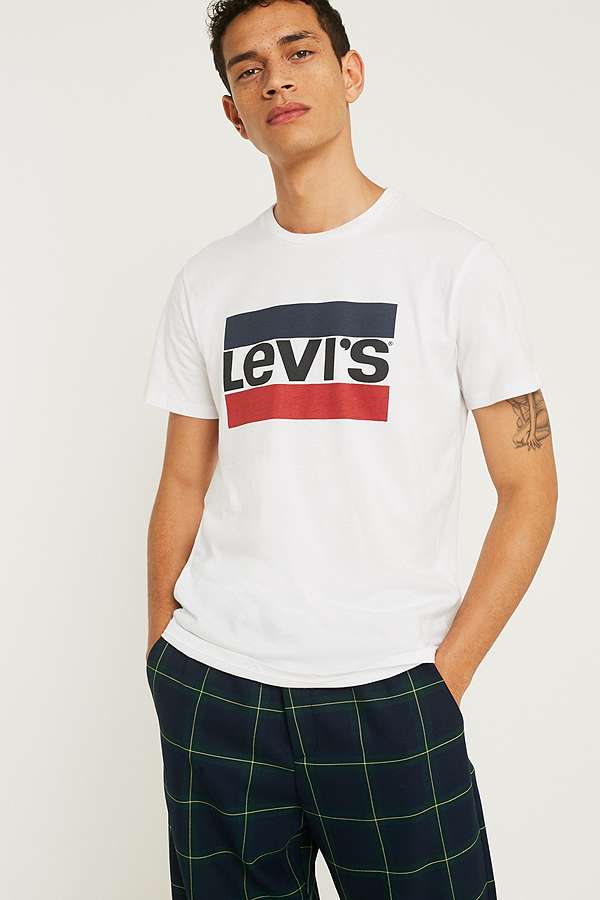 Levi’s Sports Logo White T-Shirt | Urban Outfitters UK