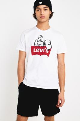 levi's t shirt snoopy
