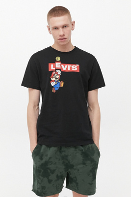 black levis tee