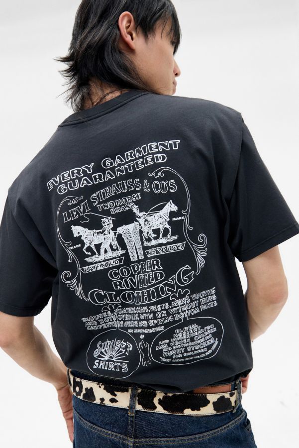 Slide View: 1: T-shirt graphique d'archives noir Levi's