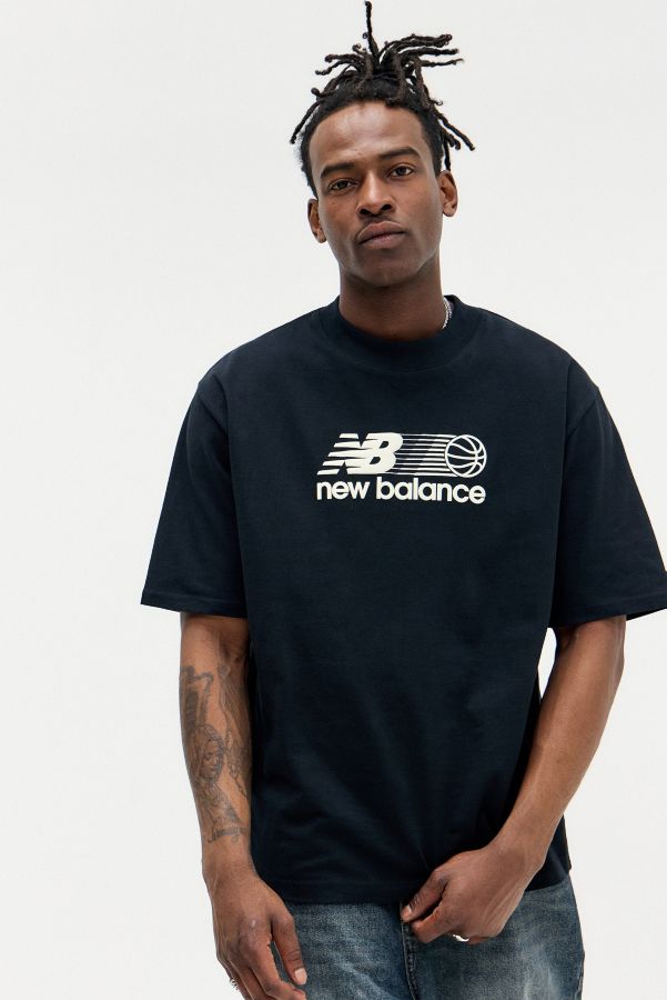 Vista de diapositivas: 1: Camiseta New Balance Negra con Logotipo de Aros