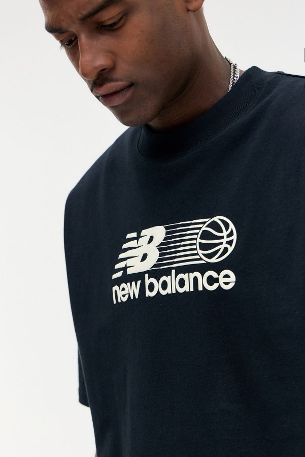 Vista de diapositivas: 3: Camiseta New Balance Negra con Logotipo de Aros