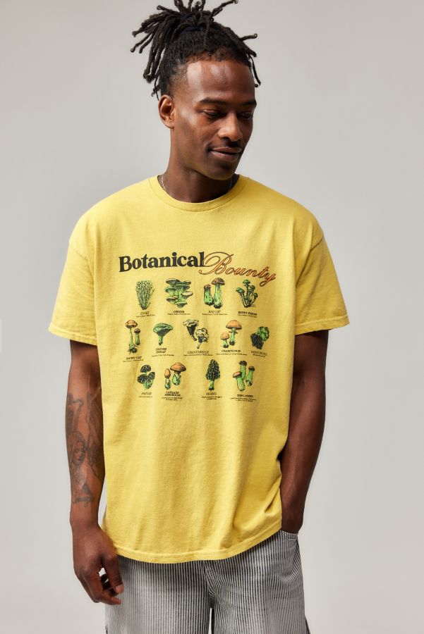 Slide View: 1: UO Botanische Fülle T-Shirt