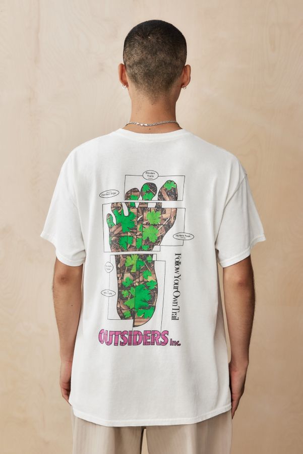 Slide View: 1: T-shirt UO Outsiders