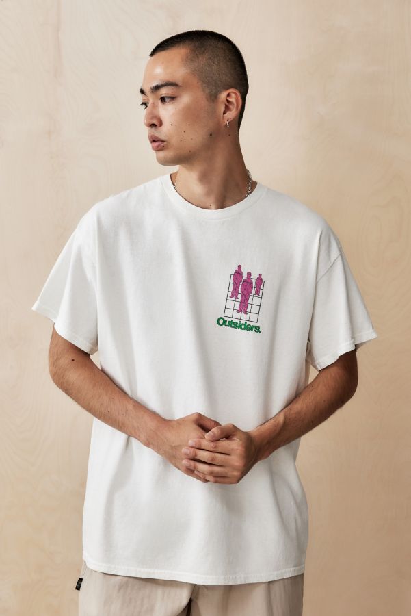 Slide View: 2: T-shirt UO Outsiders