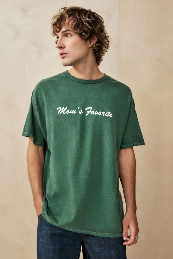 Slide View: 1: UO Mamas Lieblings T-Shirt