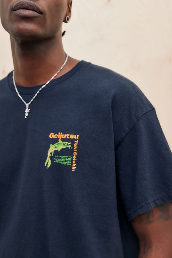 Slide View: 2: UO Schwarz Geist Fisch T-Shirt