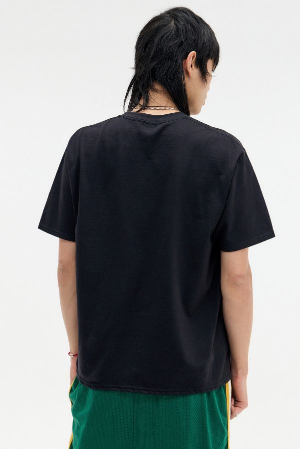 Slide View: 4: UO Schwarz Casino T-Shirt