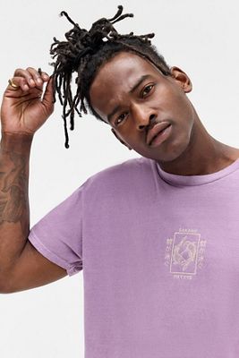 UO Lila Koi Fisch Besticktes T-Shirt