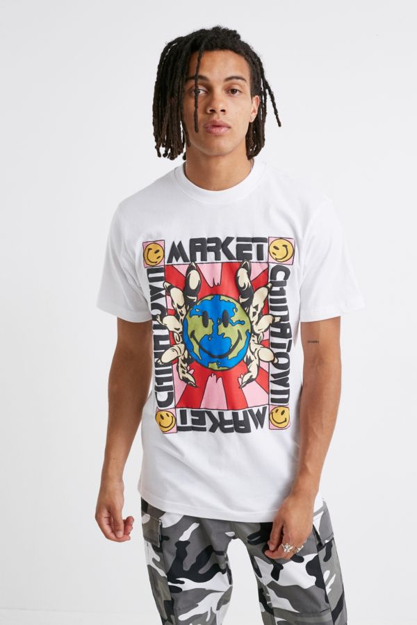 Chinatown Market Globe Smiley Face White T-Shirt | Urban Outfitters UK