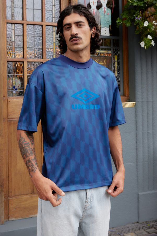 Vista diapositiva: 1: Umbro UO Esclusiva Maglia Blu Navy