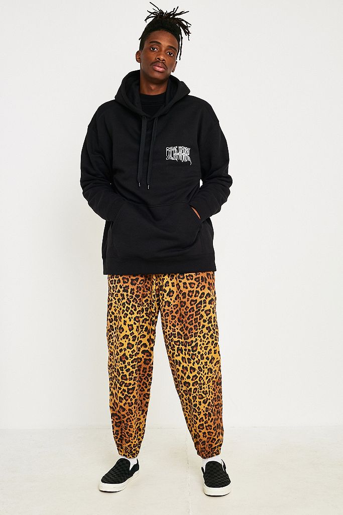 Cheap Monday – Hoodie „Cynical Question“ in Schwarz | Urban Cheap Monday Cynical Oversized Hoodie | Urban Outfitters DE