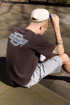 T-shirt Dickies UO Exclusive marron avec logo en bois