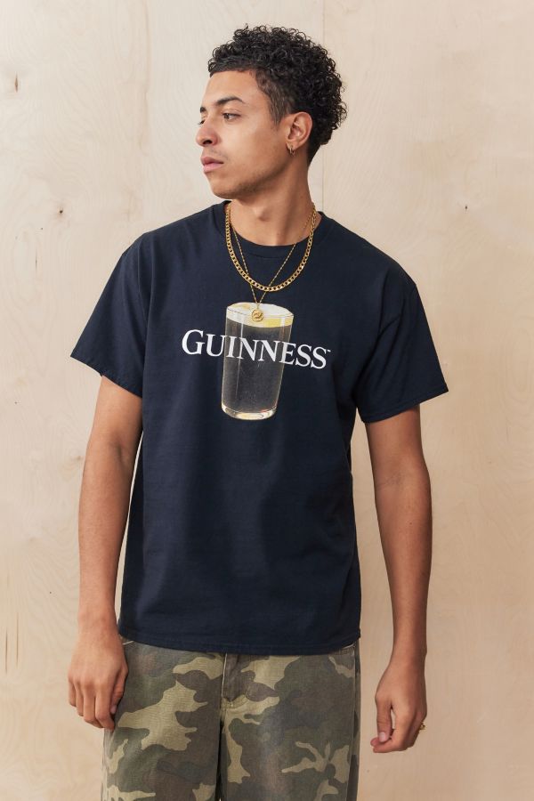 Vista de diapositivas: 1: Camiseta Negra Guinness Modo Placer Básico UO Exclusiva