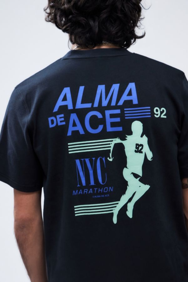 Vista diapositiva: 1: Alma De Ace UO Esclusiva T-Shirt Maratona di NYC