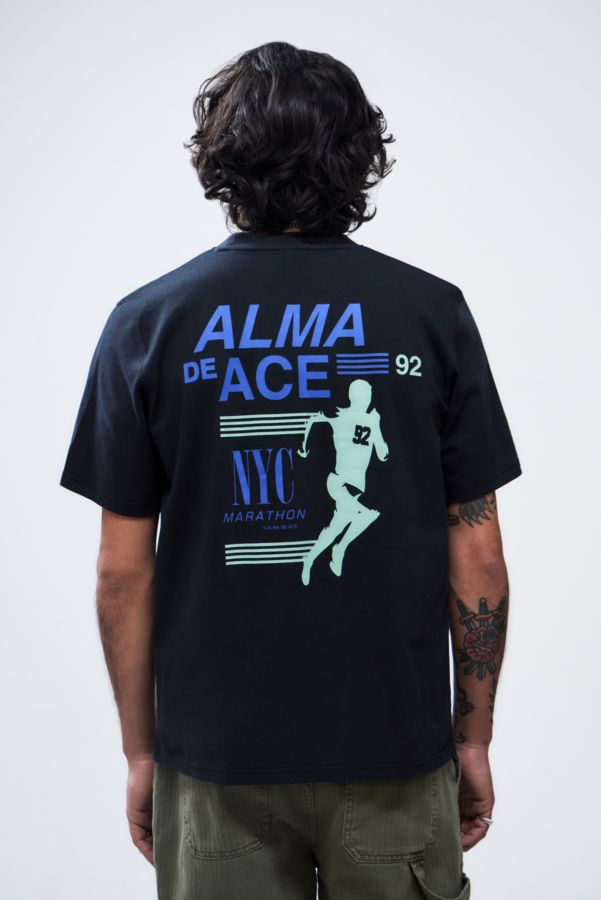 Vista diapositiva: 3: Alma De Ace UO Esclusiva T-Shirt Maratona di NYC