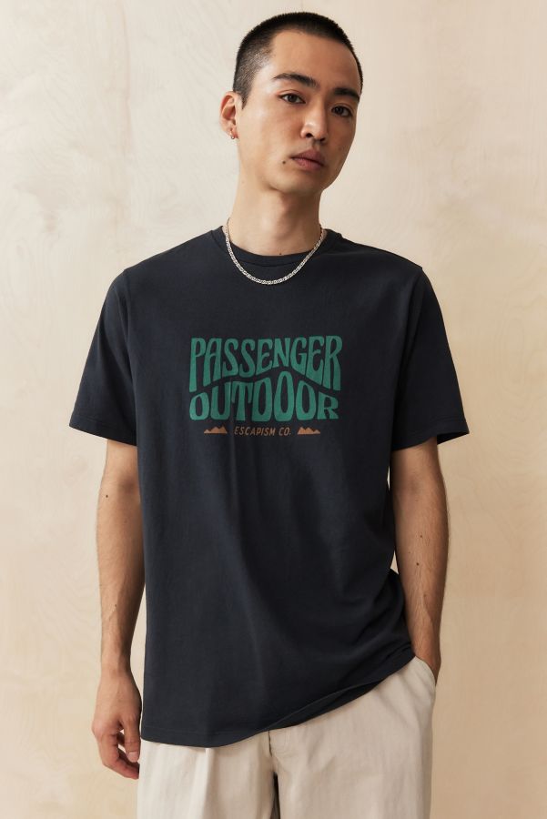 Slide View: 1: Passenger Schwarz Yuca T-Shirt