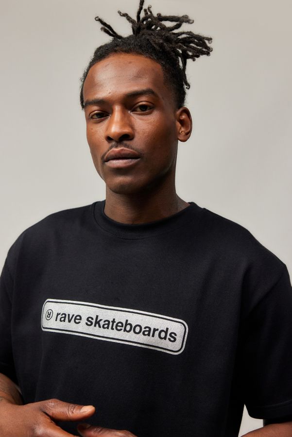 Vista de diapositivas: 1: Camiseta Rave Skateboards Core Logo