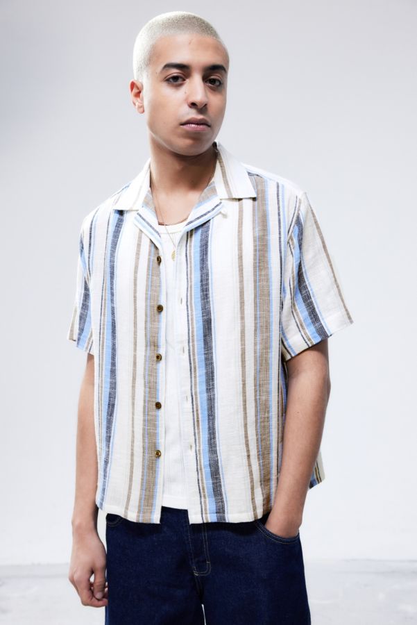 Slide View: 1: UO Blue Stripe Gauze Short-Sleeved Shirt