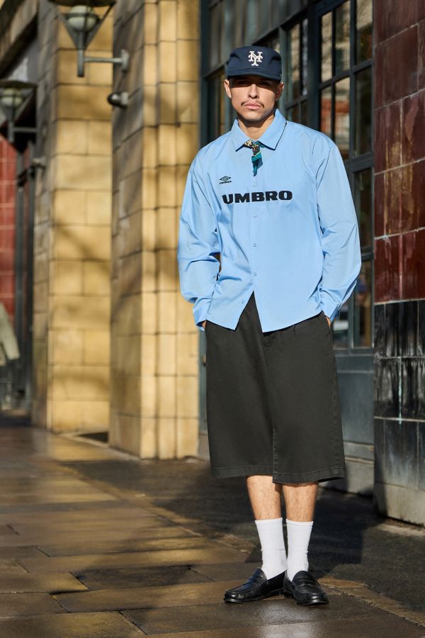 Slide View: 2: Umbro UO Exclusive Blue Logo Oxford Shirt