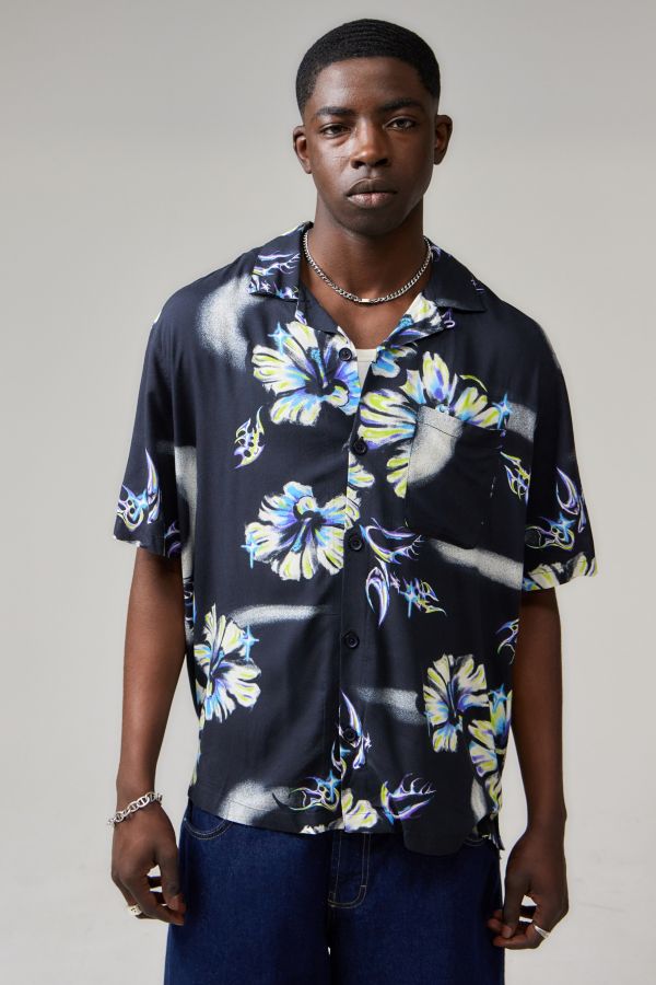 Slide View: 1: UO Airbrush Hibiscus Shirt