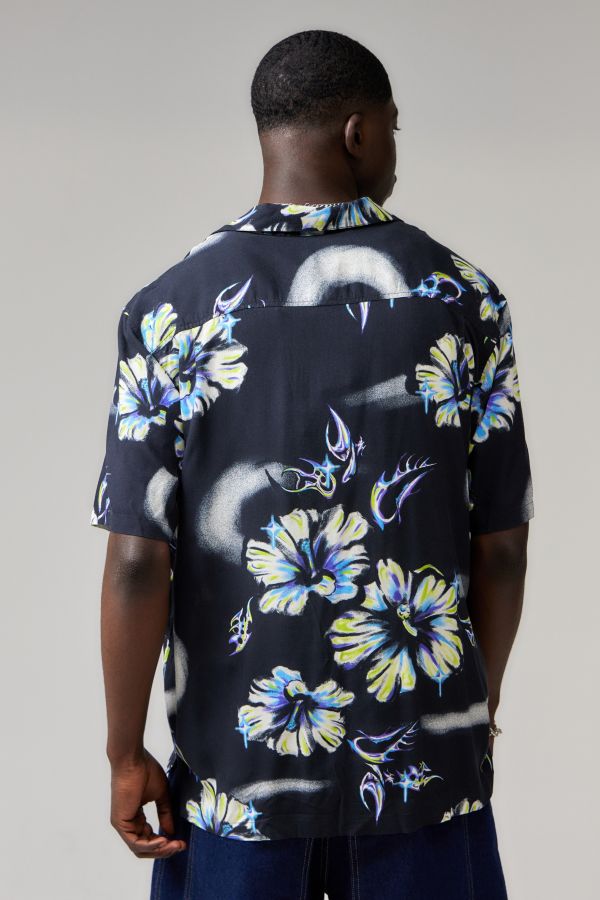 Slide View: 4: UO Airbrush Hibiscus Shirt