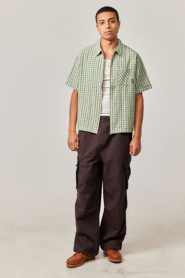 Slide View: 2: Temp Surf Co UO Exclusive Green Gingham Seersucker Zip-Through Shirt