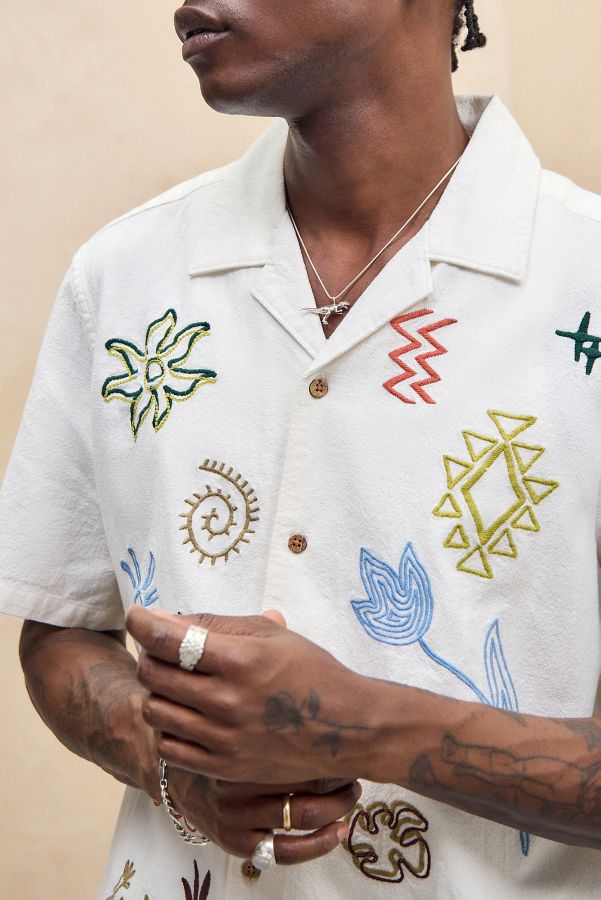 Slide View: 2: UO White Ray Embroidered Slub Shirt