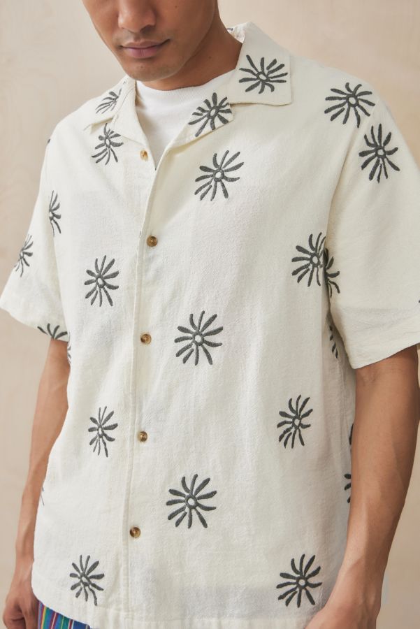 Slide View: 3: UO Off White Embroidered Flower Shirt 